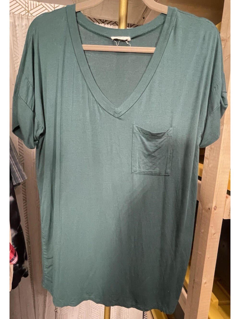 Flamingo Urban Boho Women's V-Neck Pocket T-Shirt Teal Size S PTP 19"